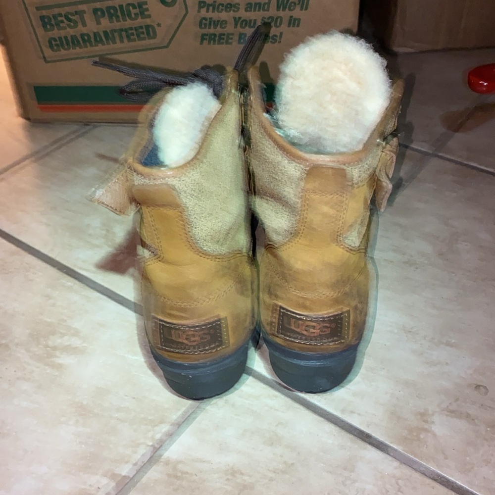 UGG Duck Boot - Picture 3 of 7